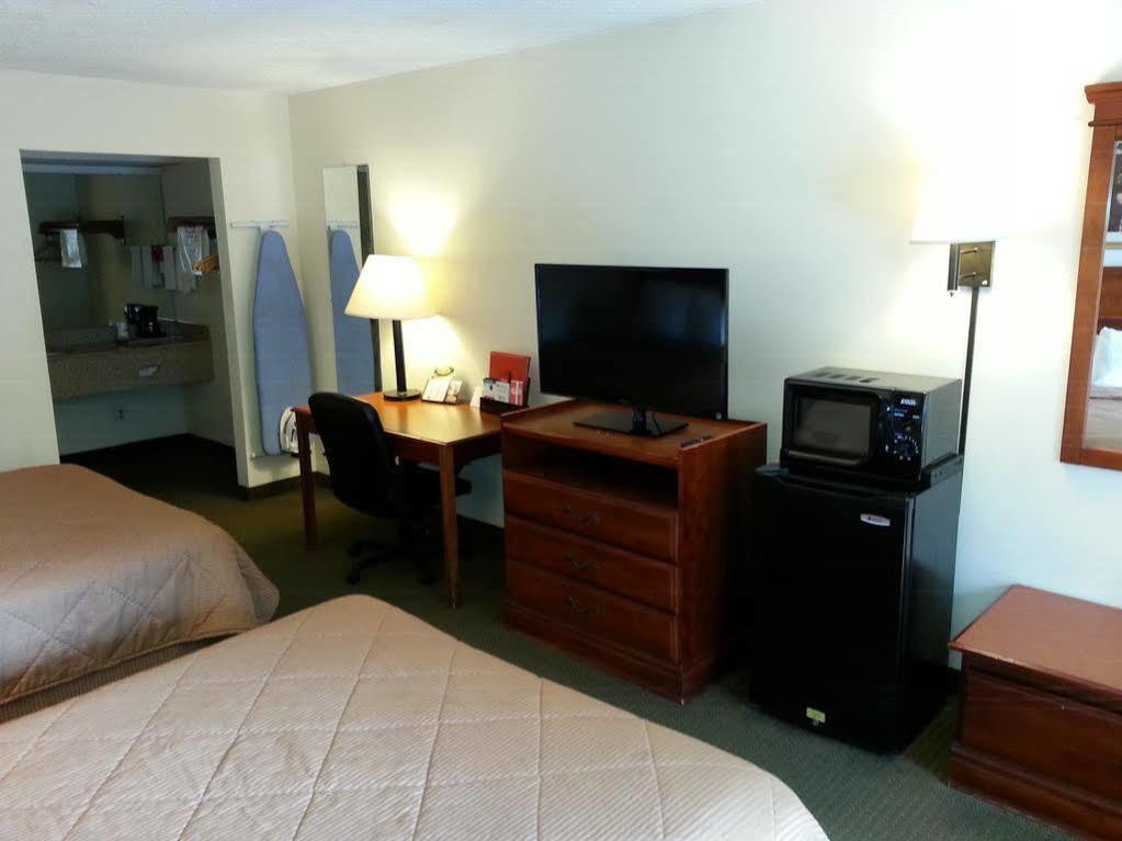 Econo Lodge Inn & Suites Gulfport Extérieur photo